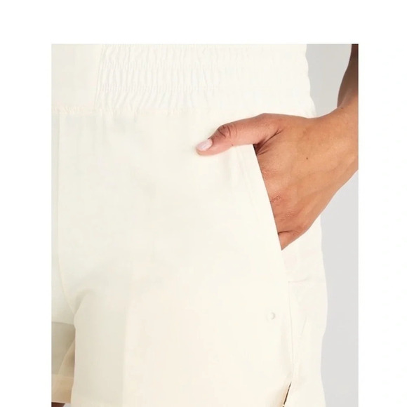 Old Navy Women's High Waisted StretchTech Surf Athletic Shorts, Cream - Size XL - Picture 4 of 9
